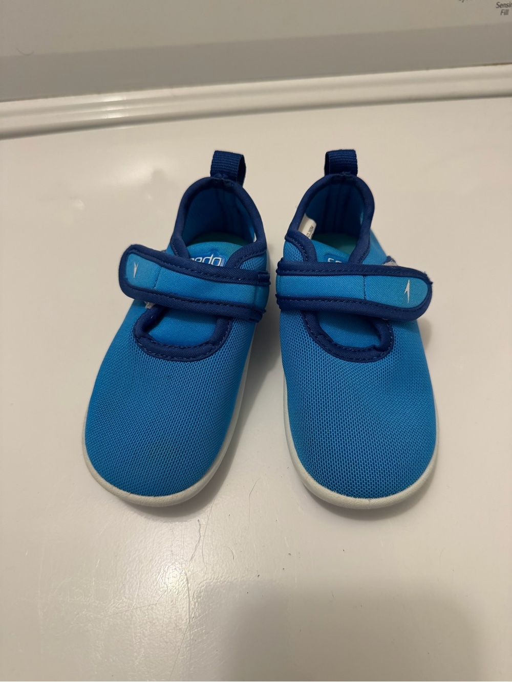 Speedo water shoes